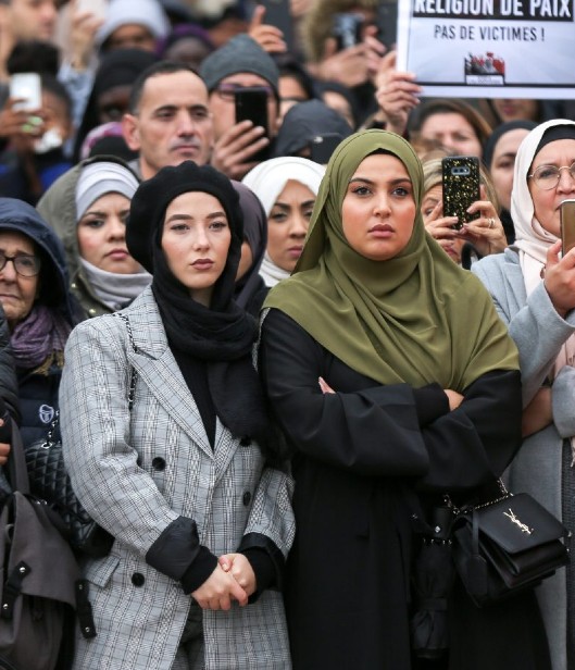 abaya ban in schools