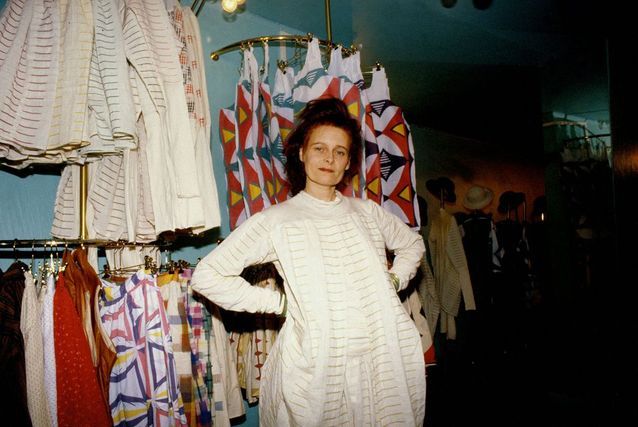 Vivienne Westwood in her Vivienne-Westwood in her boutique in 1981
                                    