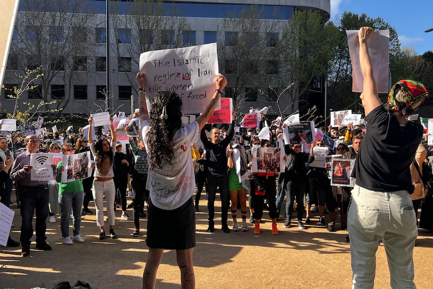 protest in support of Iranians in Melbourne